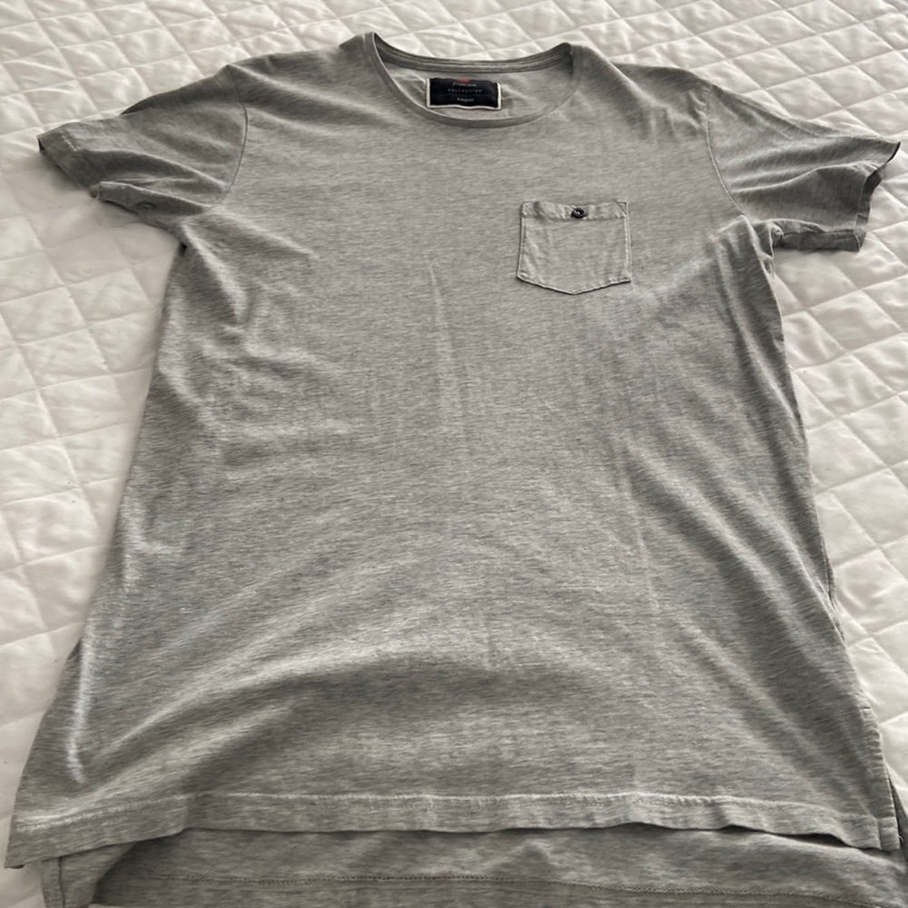 Mens grey tee shirt with pocket. Good condition.